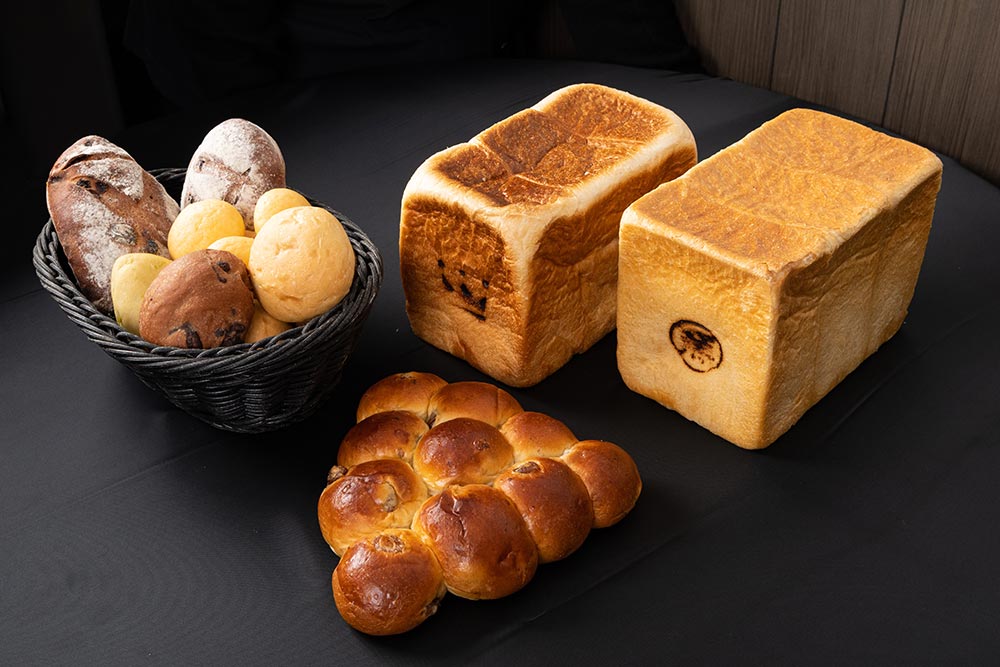 本場スペイン製の石窯で焼いた 本格的でおいしいパンをぜひご賞味ください